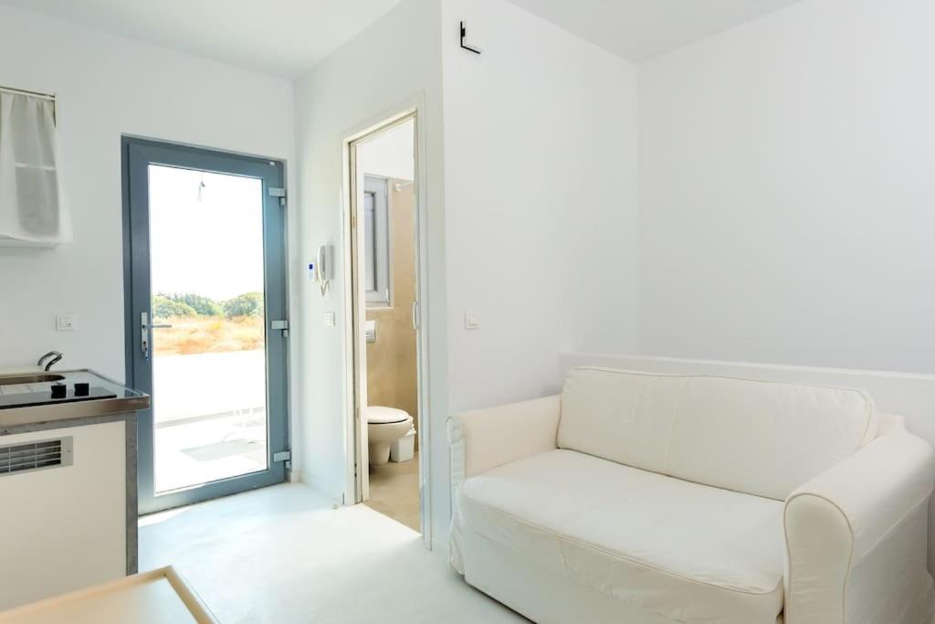 Kuchnia lub aneks kuchenny w obiekcie KALITHEA-HILLS VILLA with pool for 8 up to 12 IN RHODES TOWN
