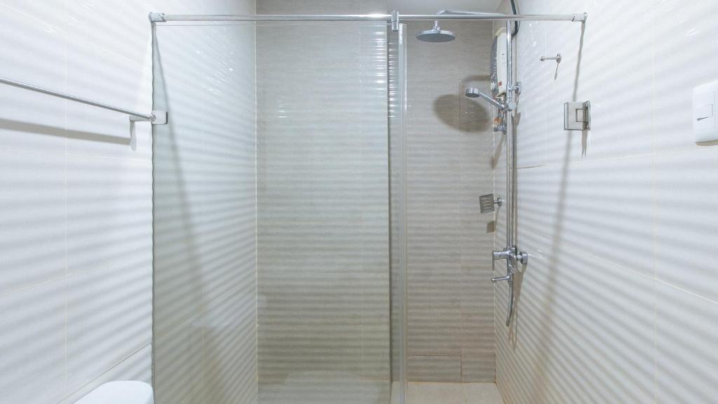 Koupelna v ubytování Asrodel Hotel RedPartner
