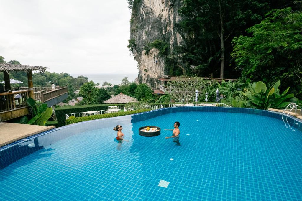Bazén v ubytování Railay Phutawan Resort nebo v jeho okolí