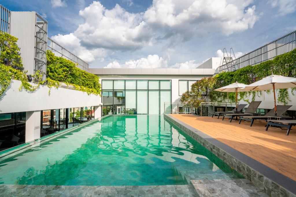 Bazén v ubytování Amanta Hotel & Residence Sathorn nebo v jeho okolí