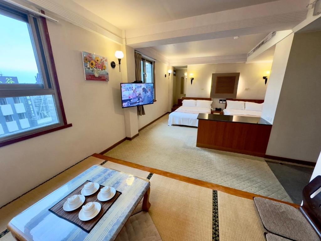 TV a/nebo společenská místnost v ubytování Tian Long Hotel