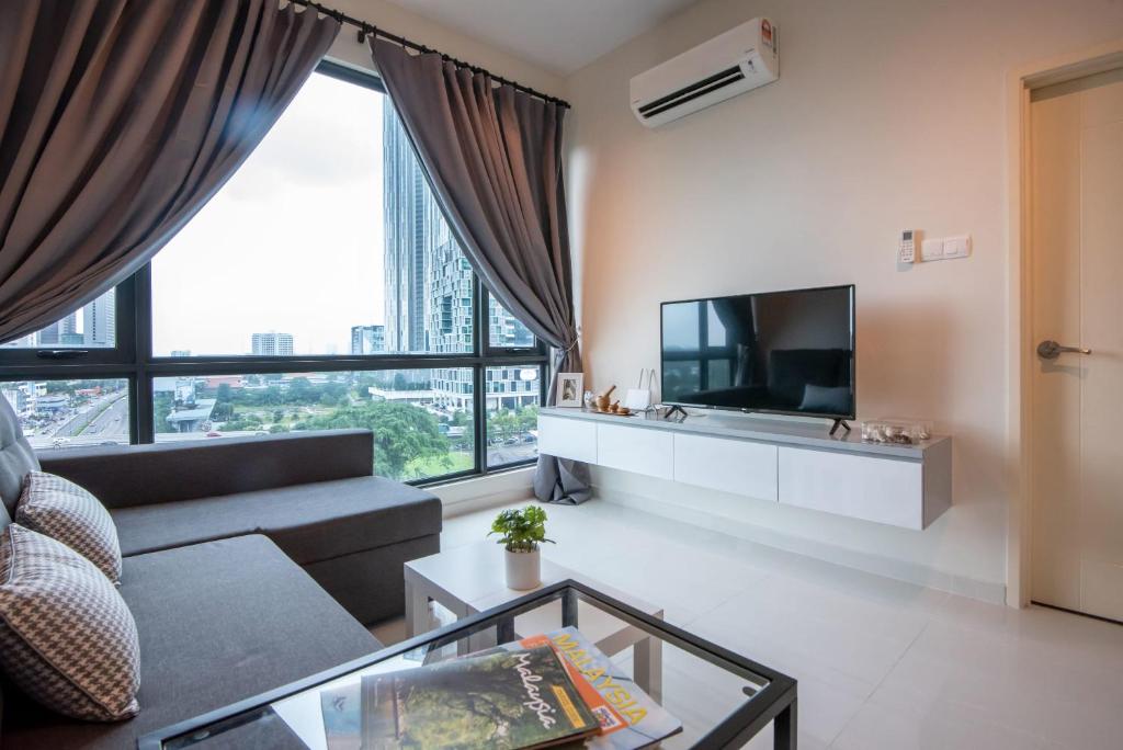 A seating area at A Stylish & Cozy 2BR Apt in JB FREE Parking