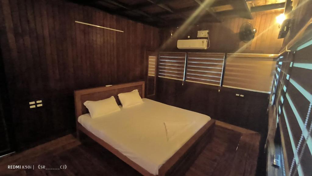 Postel nebo postele na pokoji v ubytování Tree House Wayanad