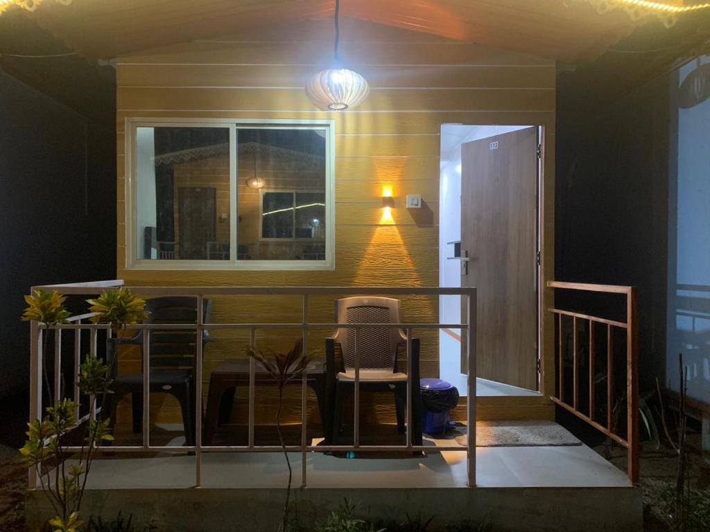 Balkón nebo terasa v ubytování Sydney X Huts