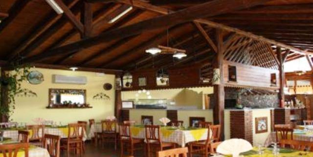 Reštaurácia alebo iné gastronomické zariadenie v ubytovaní Agriturismo Ghiritina