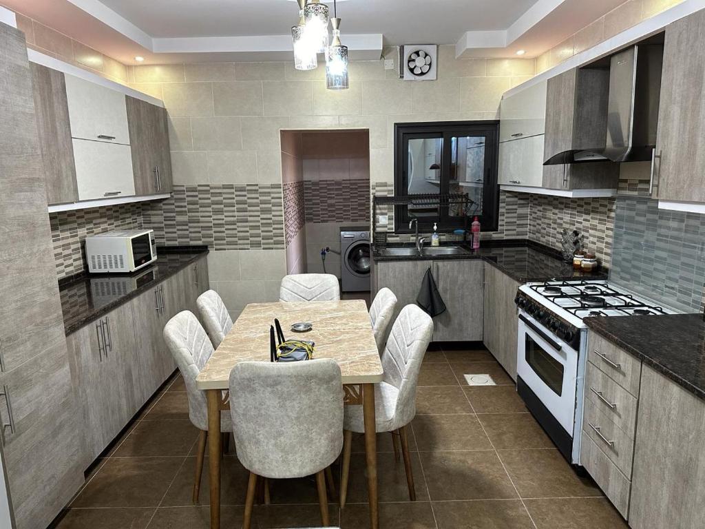 Kuchyň nebo kuchyňský kout v ubytování Amro Petra Apartment