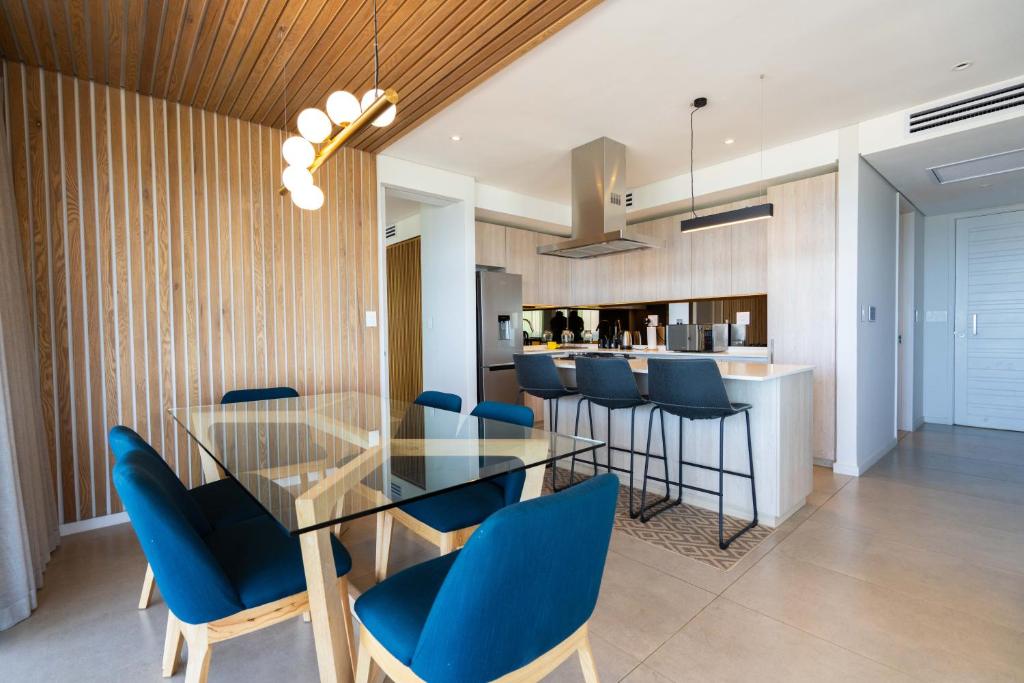 Kuchyň nebo kuchyňský kout v ubytování 3 Bedroom haven with modern elegance