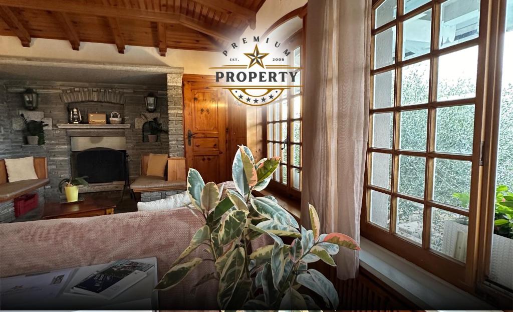 TV o dispositivi per l'intrattenimento presso Magic CHALET near COMO lake, private parking, total privacy I Villa dei Leoni