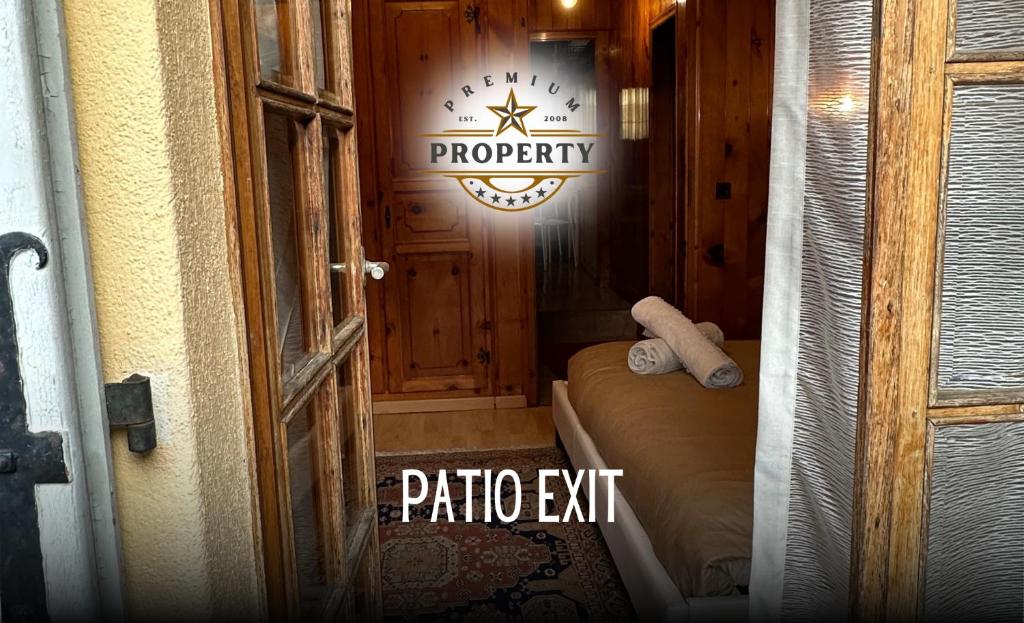 Certificato, attestato, insegna o altro documento esposto da Magic CHALET near COMO lake, private parking, total privacy I Villa dei Leoni