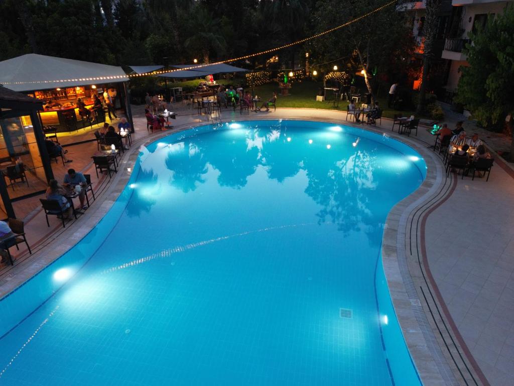 Bazén v ubytování LEMAS SUITE HOTEL nebo v jeho okolí
