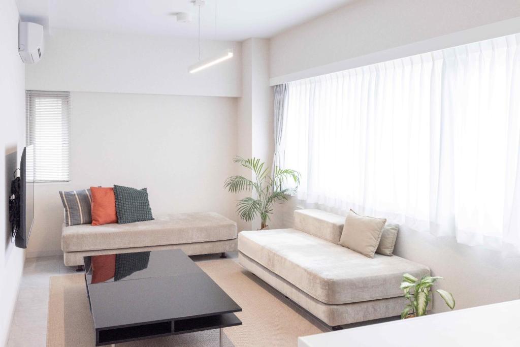 a living room with a couch and a table at MARSOL C,S,Beach hotel - Vacation STAY 51621v in Chigasaki