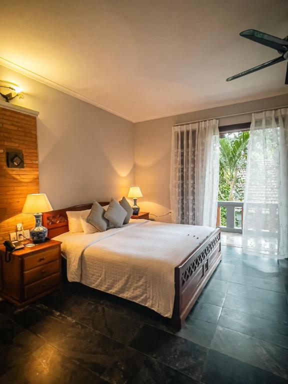 Superior Room with Complimentary Hue airport shuttle bus (1 way)