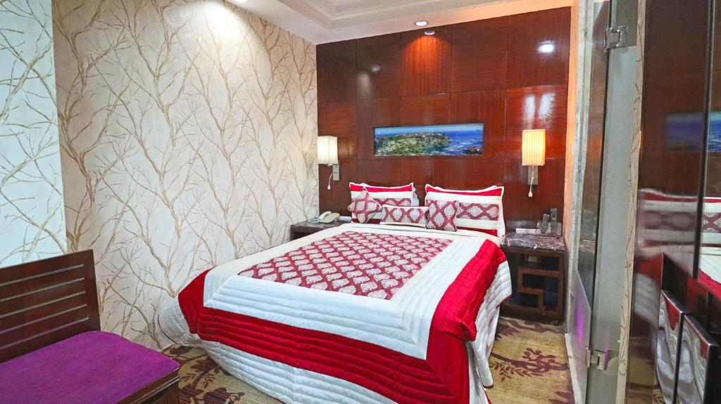 Postel nebo postele na pokoji v ubytování SkyCity Hotel Gurgaon