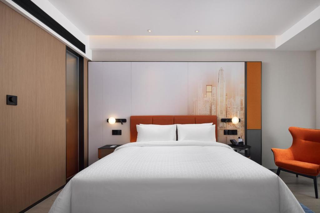 Postel nebo postele na pokoji v ubytování Hampton by Hilton Shenzhen Futian Huaqiangbei