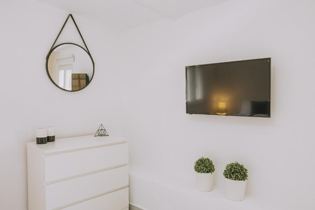 Televízia a/alebo spoločenská miestnosť v ubytovaní ARGi House