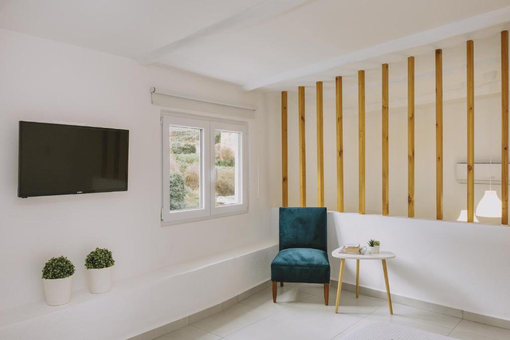 Televízia a/alebo spoločenská miestnosť v ubytovaní ARGi House