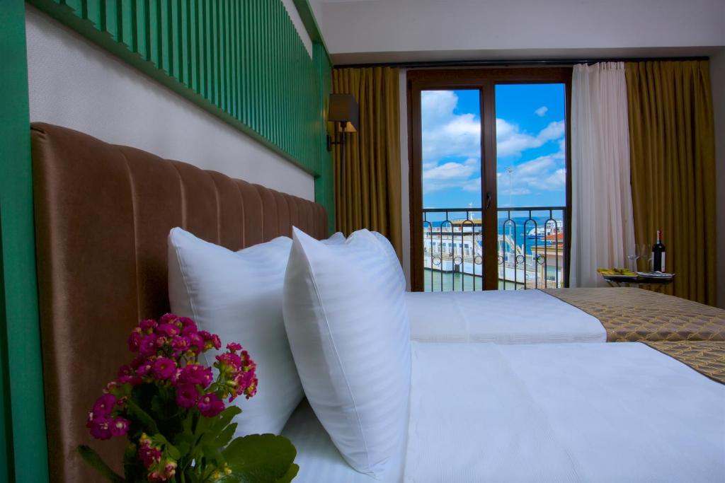 Postel nebo postele na pokoji v ubytování Çanakkale Bosphorus Port Aspen Hotel