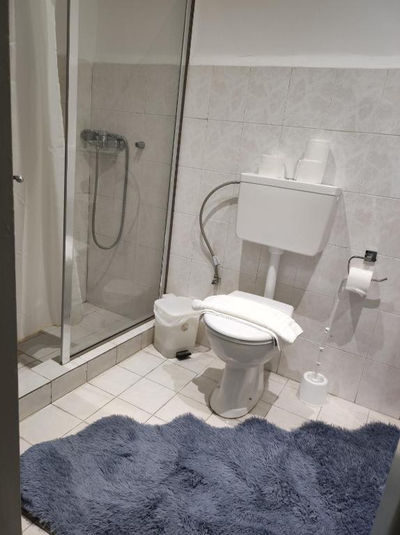 Koupelna v ubytování N E P center Hotel Rodos
