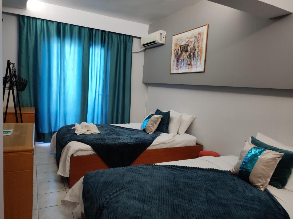 Postel nebo postele na pokoji v ubytování N E P center Hotel Rodos