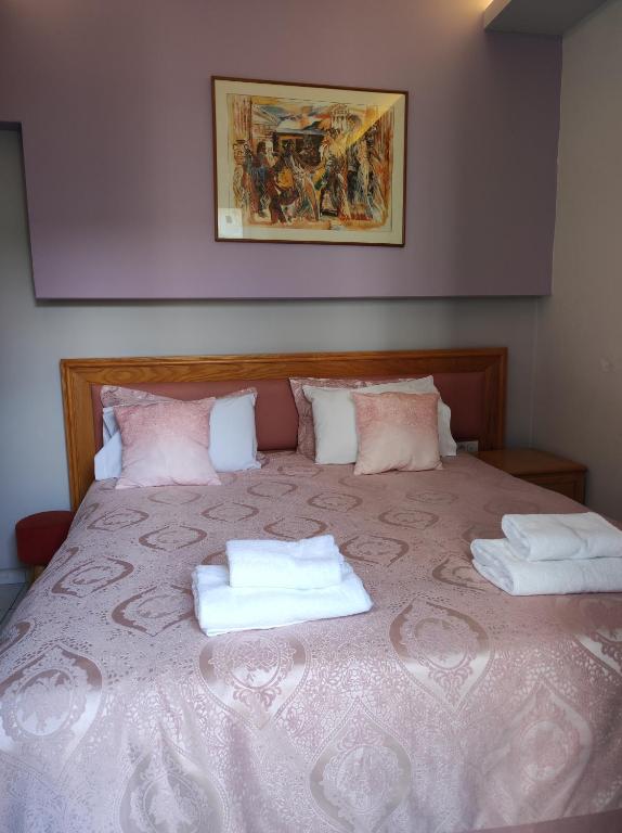 Postel nebo postele na pokoji v ubytování N E P center Hotel Rodos