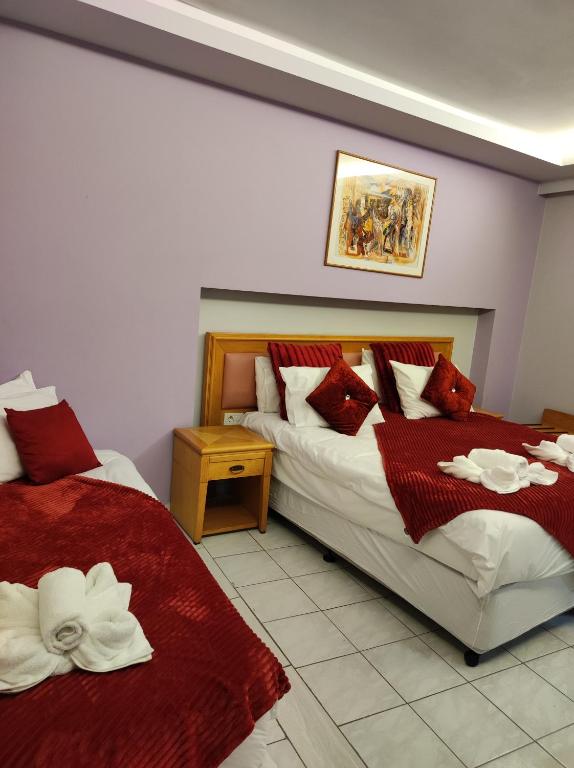 Postel nebo postele na pokoji v ubytování N E P center Hotel Rodos