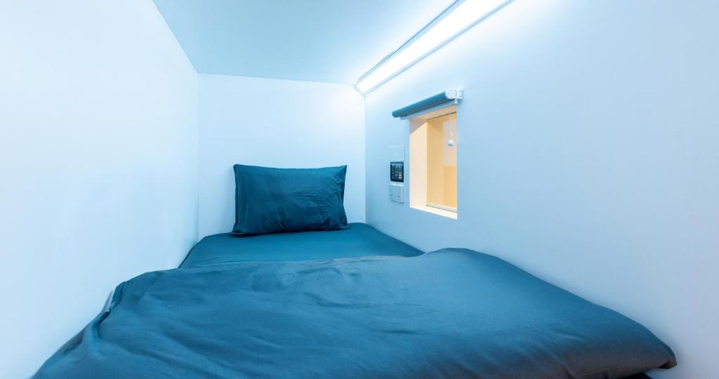 Letto o letti in una camera di Bobopod Thamrin, Jakarta