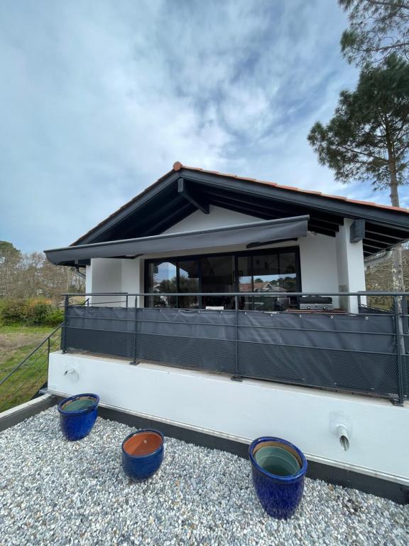 Photo de la galerie de l'établissement Samui - Equipé borne de recharge - Powering Station Electric Car, à Capbreton