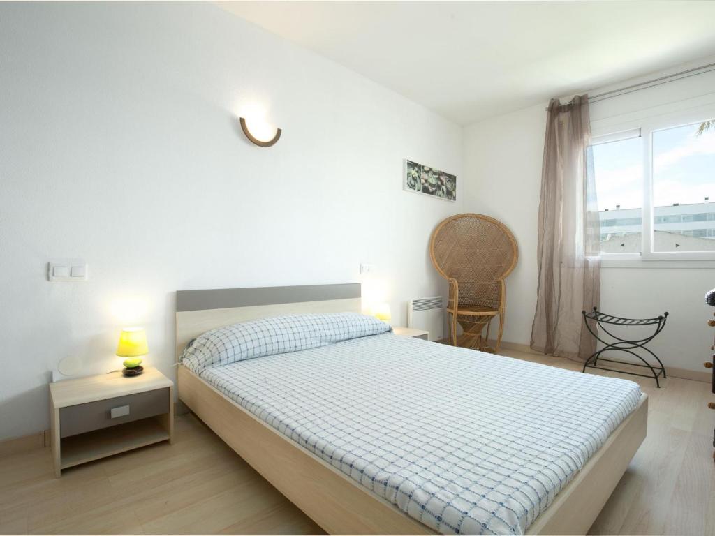 Fotografia z galérie ubytovania Apartamento luminoso con piscina comunitaria, cerca de la playa y centro de Santa Margarita, Roses - ES-228-119 v destinácii Roses
