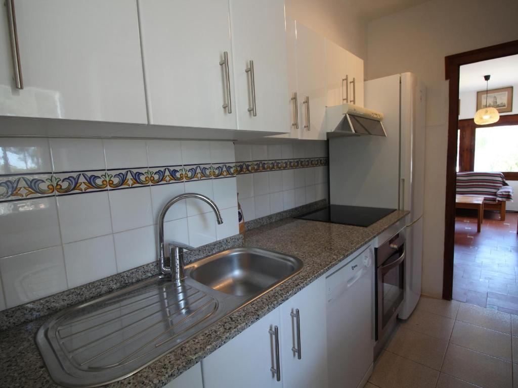 Kuchyň nebo kuchyňský kout v ubytování Gran apartamento con terraza en Fané de Baix, Llançà - ES-228-154