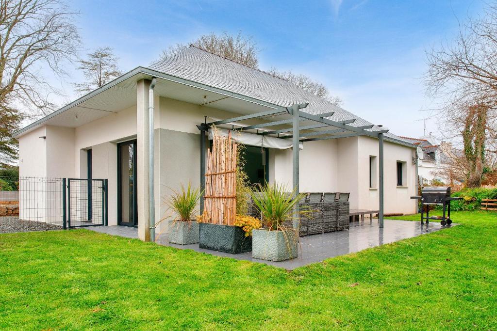 Το κτήριο όπου στεγάζεται  η παραθεριστική κατοικία