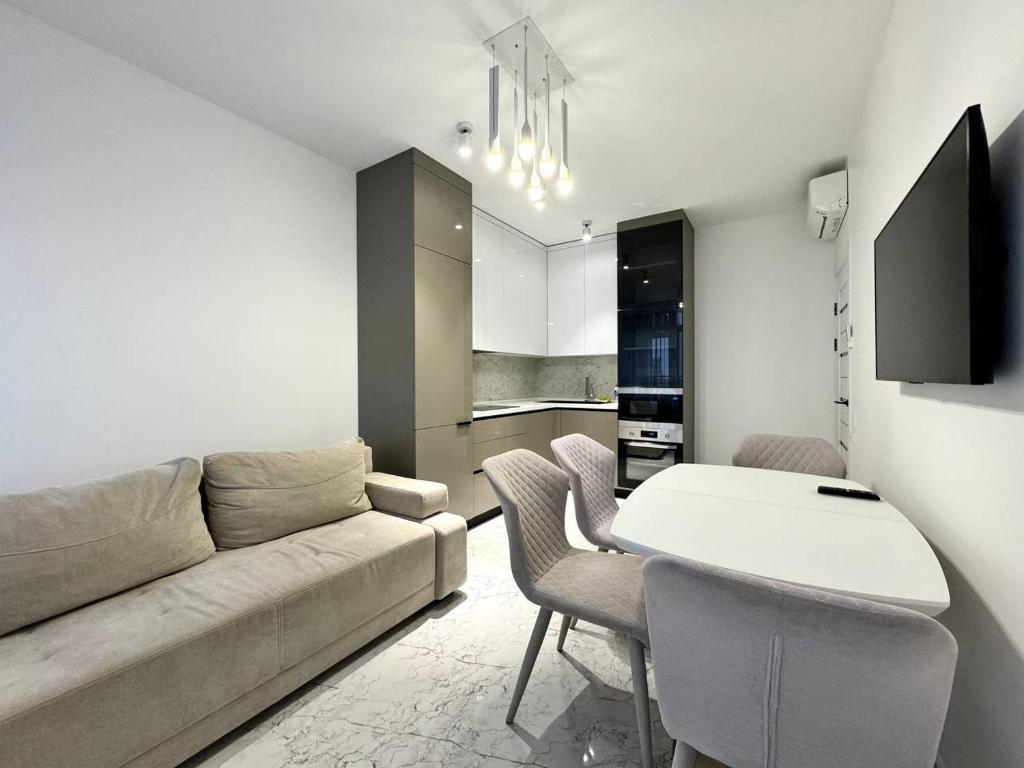 TV a/nebo společenská místnost v ubytování Arcadia Luxury Apartments