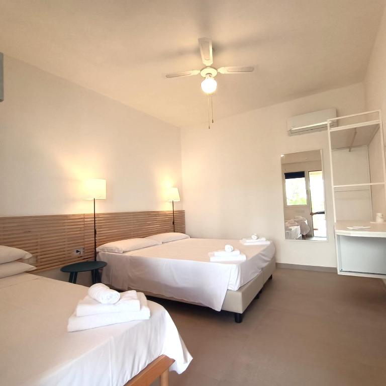 Postel nebo postele na pokoji v ubytování Lido Di Alghero Rooms on the Beach
