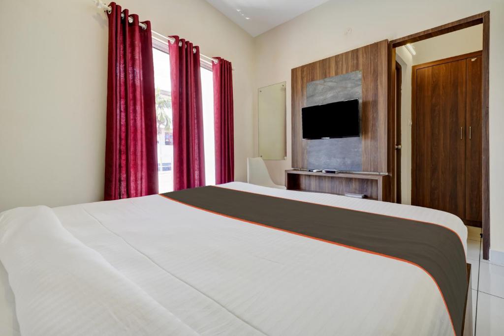 Postel nebo postele na pokoji v ubytování GYPSY HOTEL CUSAT