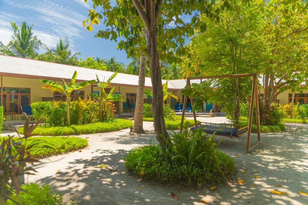 Meeru Maldives Resort Island - 4