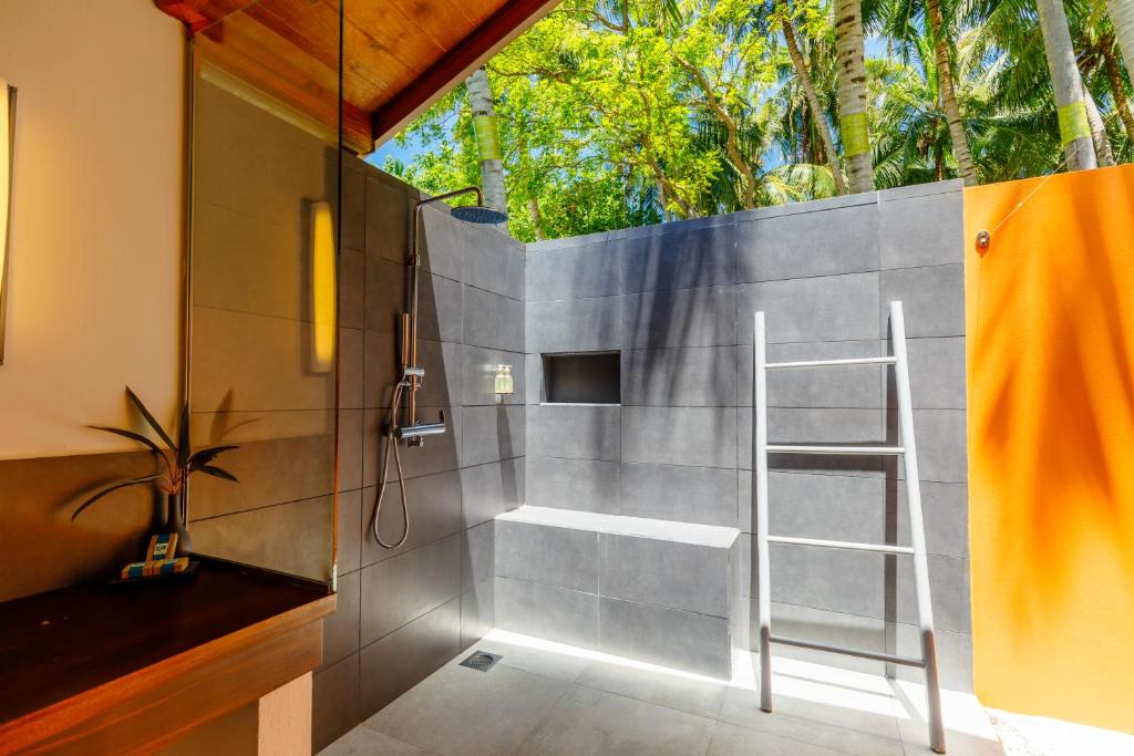 Meeru Maldives Resort Island - 13