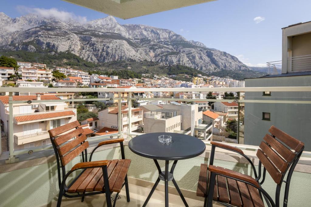 Nespecifikovaný výhled na hory nebo výhled na hory při pohledu z hotelu