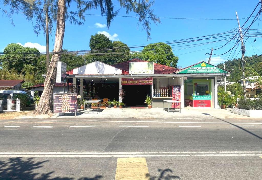 a store on the side of a street at OYO 90935 Langkawi Western Motel in Pantai Cenang