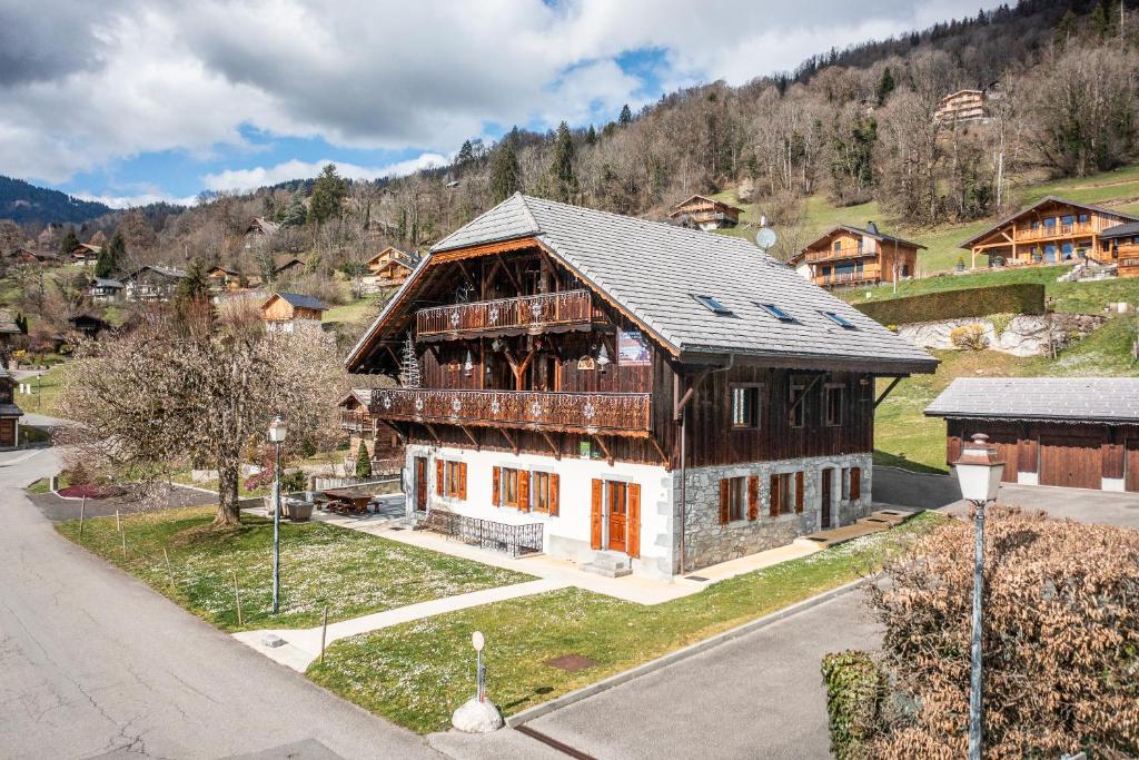 an overhead view of a large wooden house at Le Torrent des Lys in Samoëns