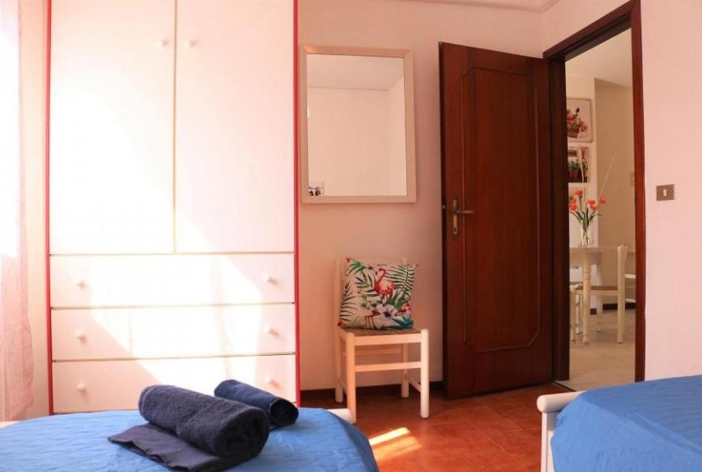 A bed or beds in a room at Cozy up in our cute apartment