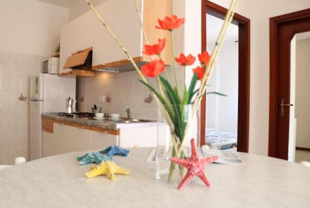 A kitchen or kitchenette at Cozy up in our cute apartment