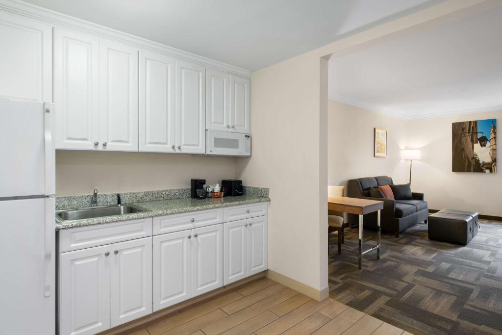 Hampton Inn Charleston North - Executive King Room