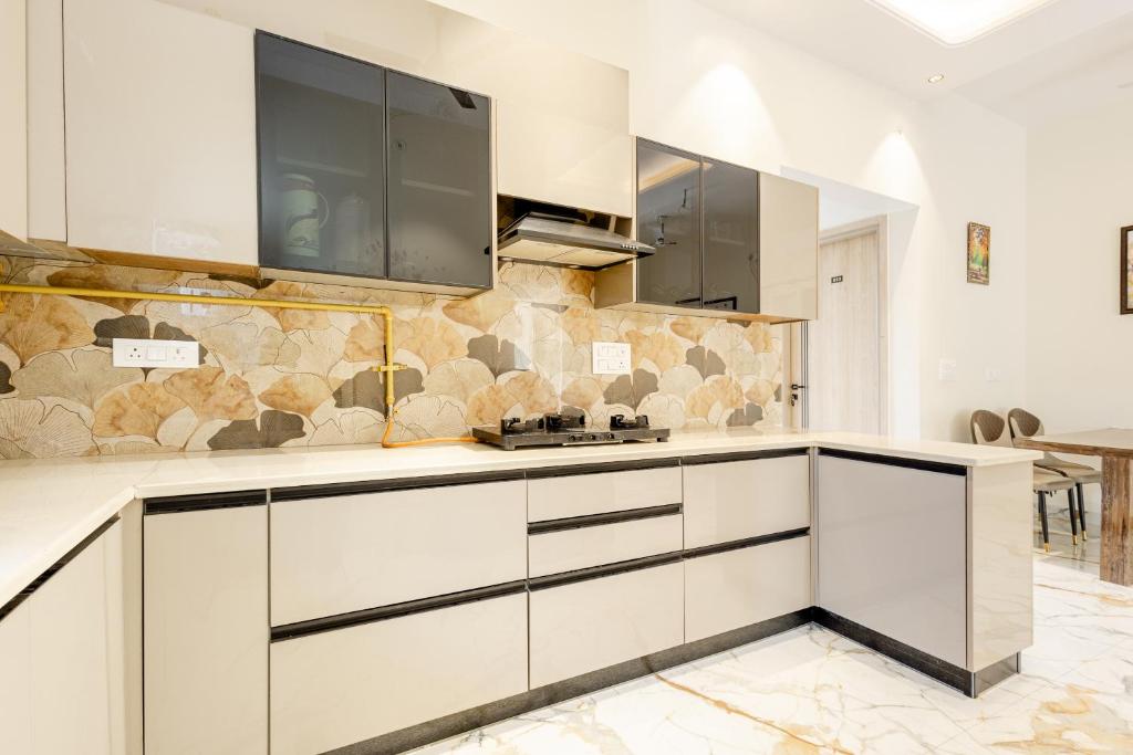 Kuchyň nebo kuchyňský kout v ubytování Lime Tree B&B Pari Chowk