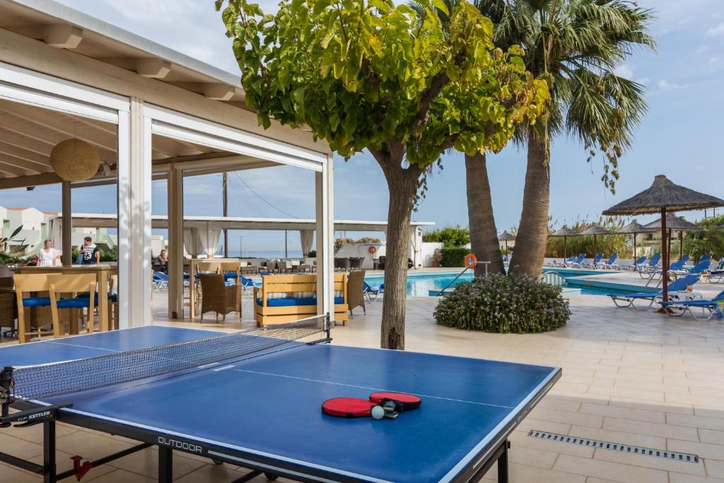 Stolný tenis v ubytovaní Hotel Hara Ilios Village alebo v jeho okolí