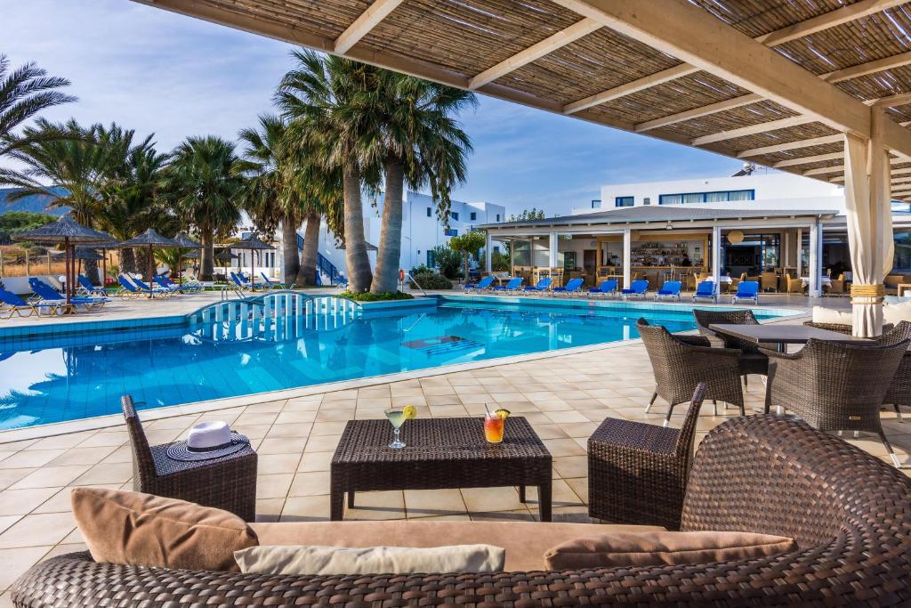 Bazén v ubytovaní Hotel Hara Ilios Village alebo v jeho blízkosti