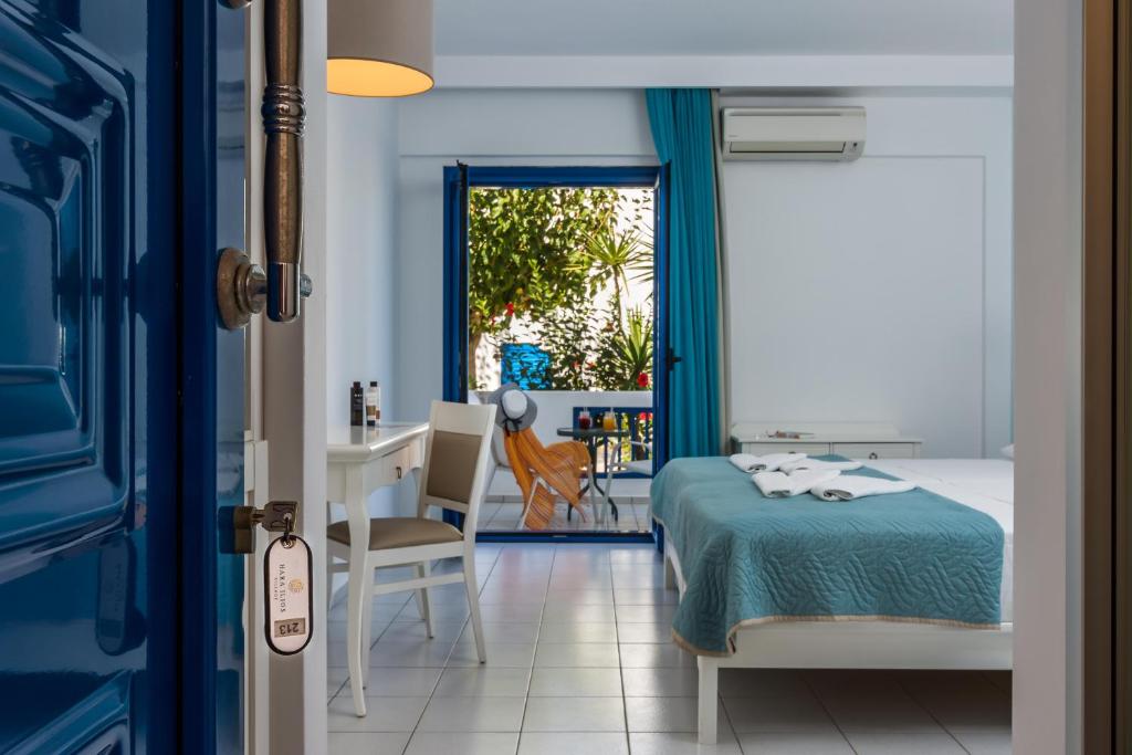 Posteľ alebo postele v izbe v ubytovaní Hotel Hara Ilios Village