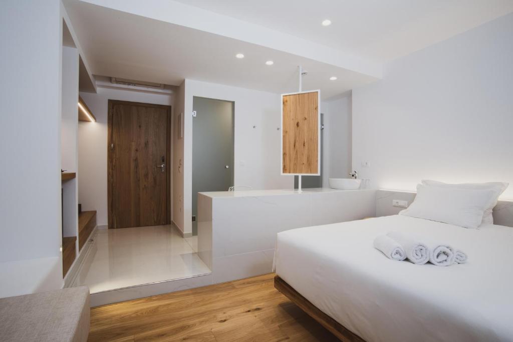Posteľ alebo postele v izbe v ubytovaní Hotel Hara Ilios Village