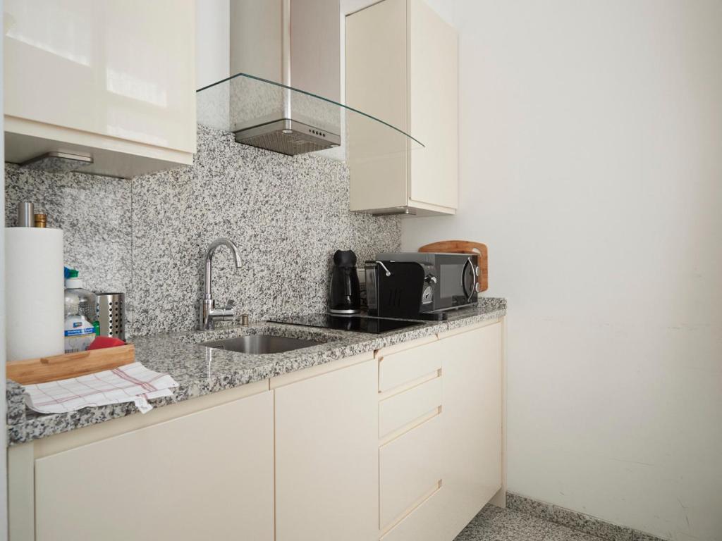 Eldhús eða eldhúskrókur á La Scala Apartments