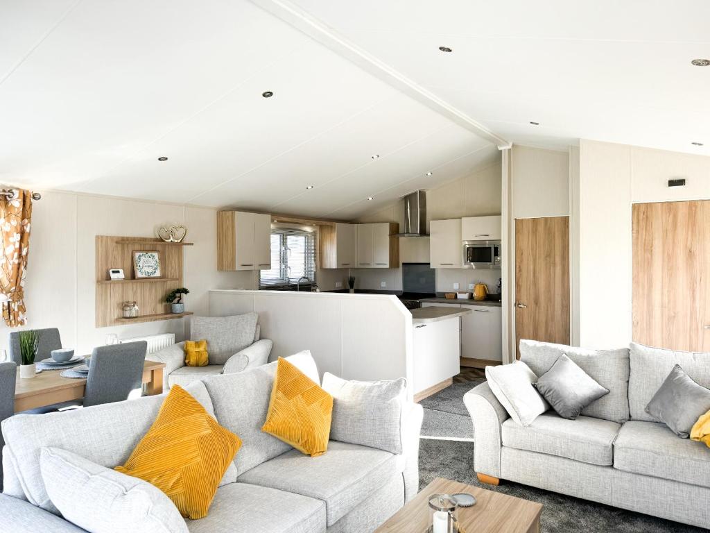 Holidays with TLC at Barlings Country Park - Housity