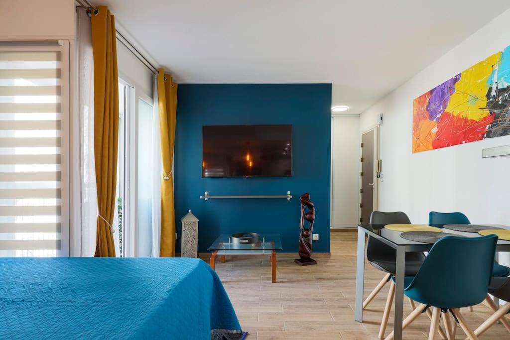 TV/trung tâm giải trí tại Antibes centre à 2 pas de la vieille ville, plages