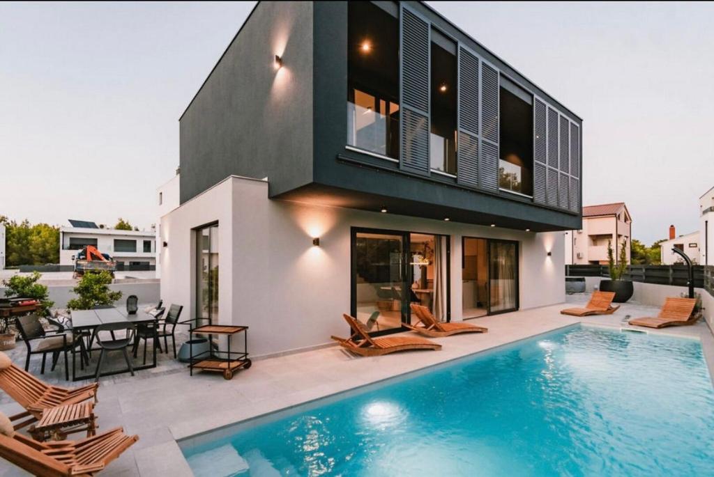 Hồ bơi trong/gần Villa CHIC